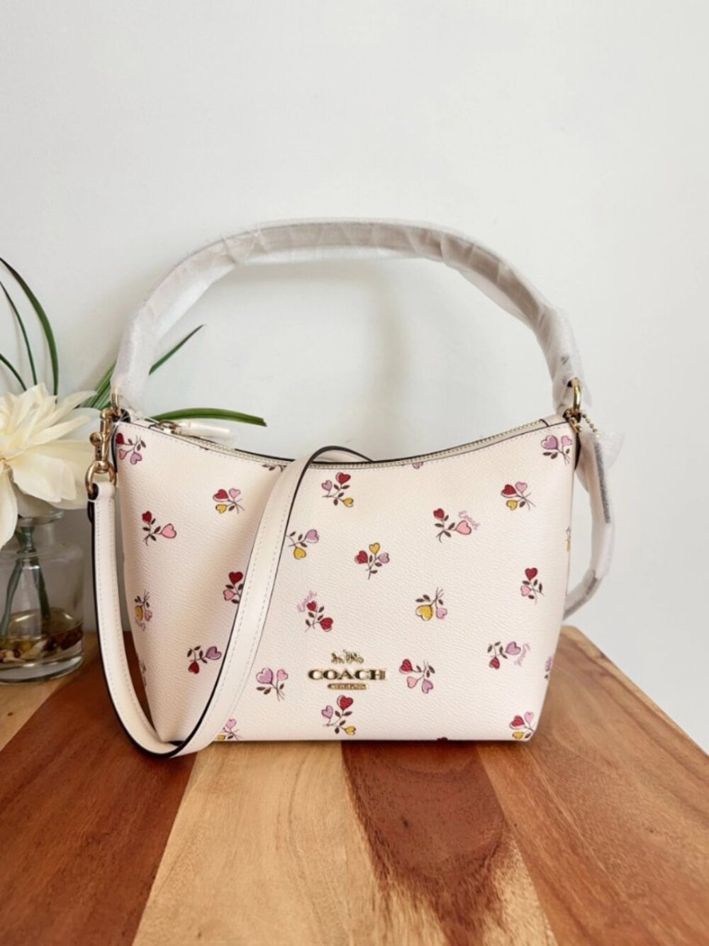NWT Coach Zip Top Shoulder Bag With Heart Print CW392